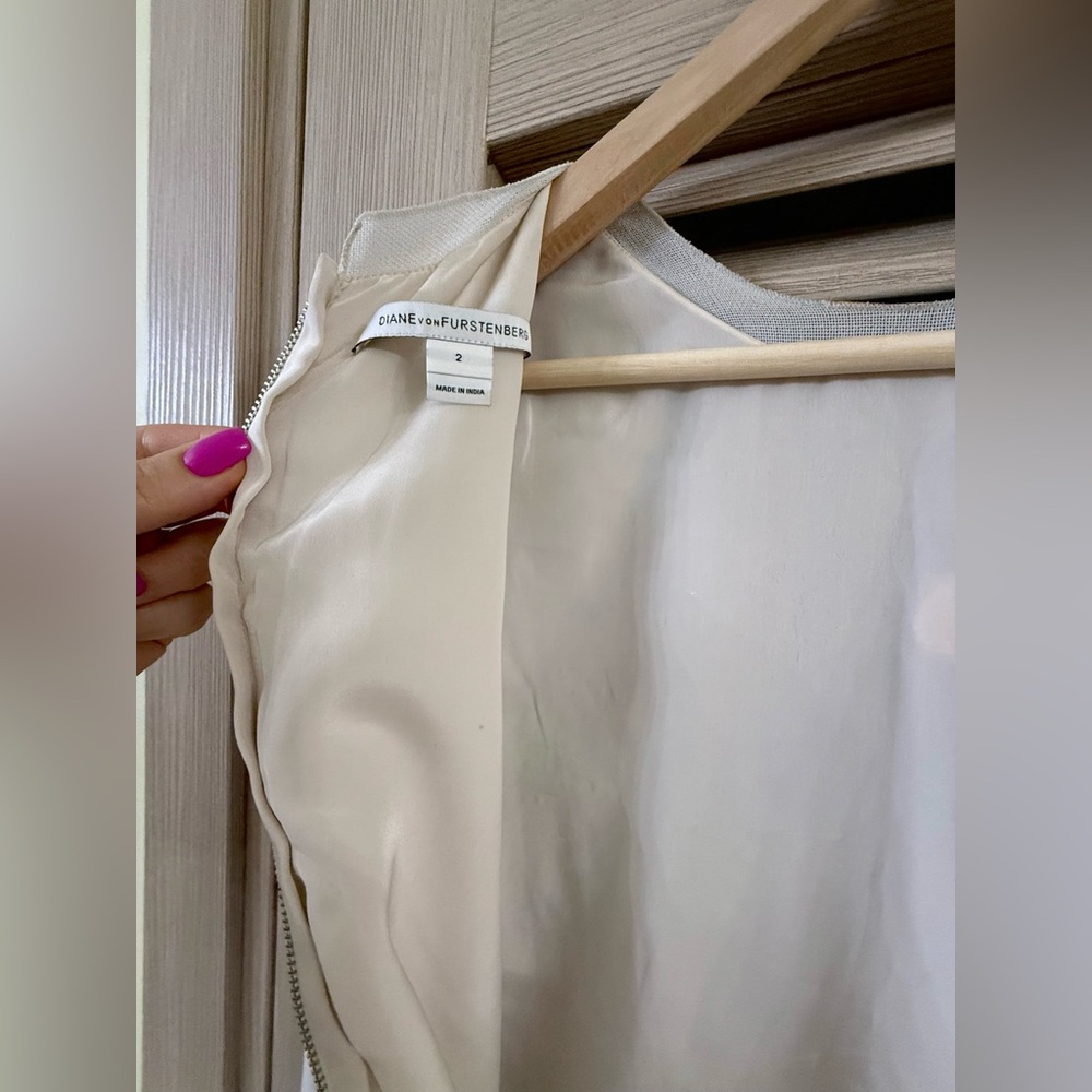 Diane Von Furstenberg Floral Zipper Gray Stones Viscose Blouse Size 2 - Picture 5 of 12